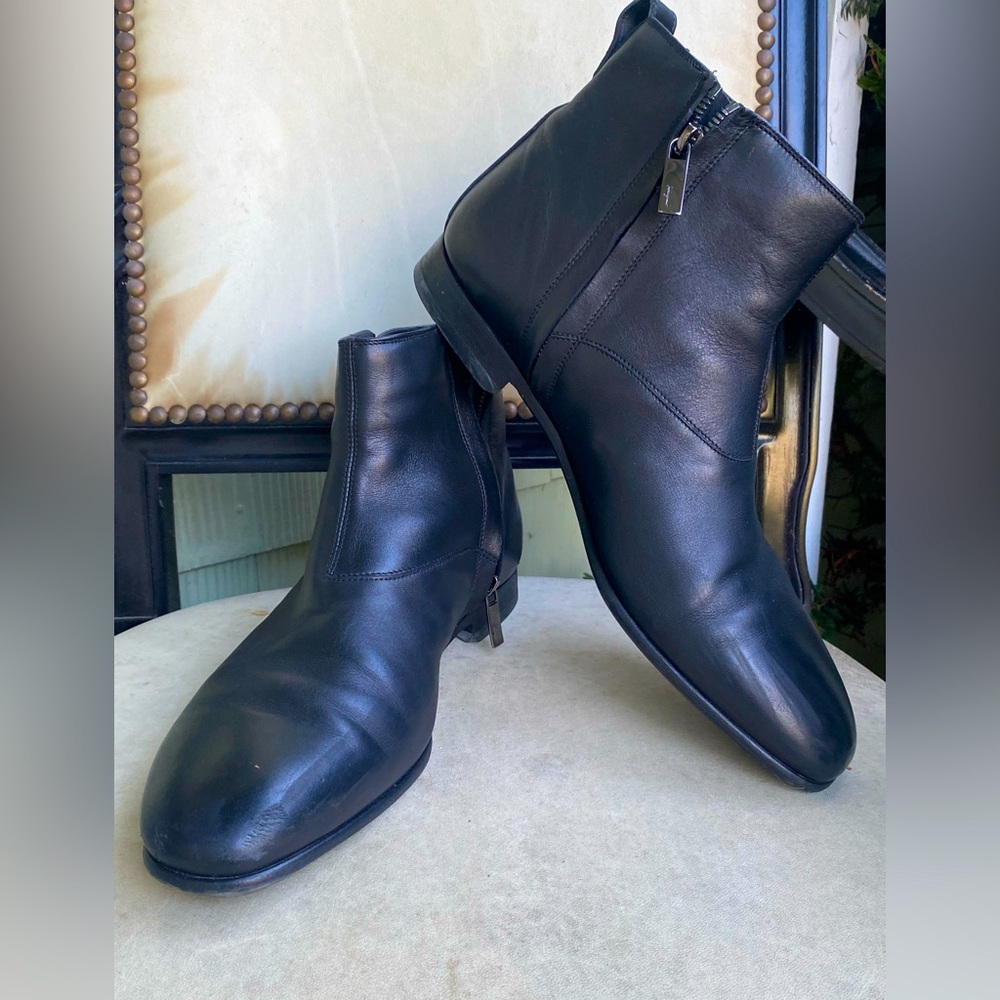Salvatore Ferragamo Chelsea boots wool insulation black leather size 10 us. Used